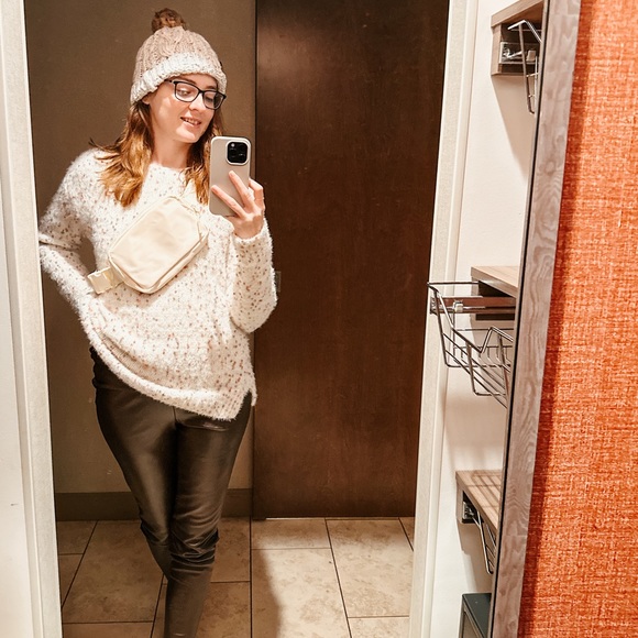 Meet your Posher, Jenny - Picture 3 of 6